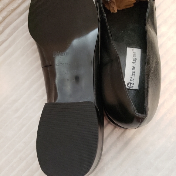 Etienne Aigner Black & Gold Logo Loafers – Women’s Size 10 NWOT - Picture 5 of 15